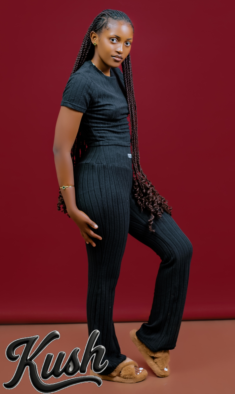 COMPLETE ACTIVEWEAR - left